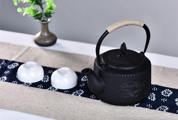 Chieka black cast iron teapot